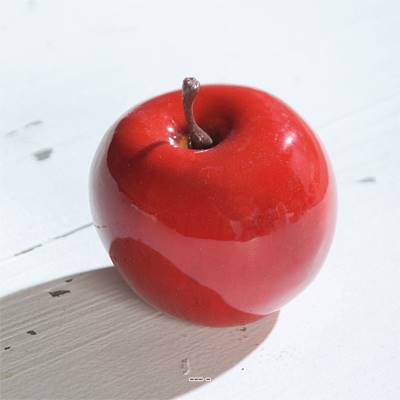 Pomme brillante rouge factice D 6,5 cm pour la décoration