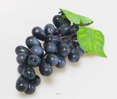 Grappe de 36 raisins noirs et 2 feuilles factices L 16 cm touché réel