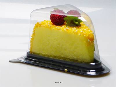 Part de gâteau au citron et framboise factice touché réel