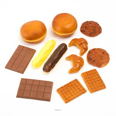 Lot de 12 viennoiseries assorties factices plastique soufflé