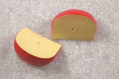 Edam en morceaux fromage factices x2 L 110x75 mm plastique soufflé